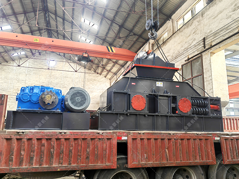 1200x800型半自動液壓對輥制砂機設(shè)備發(fā)貨圖片