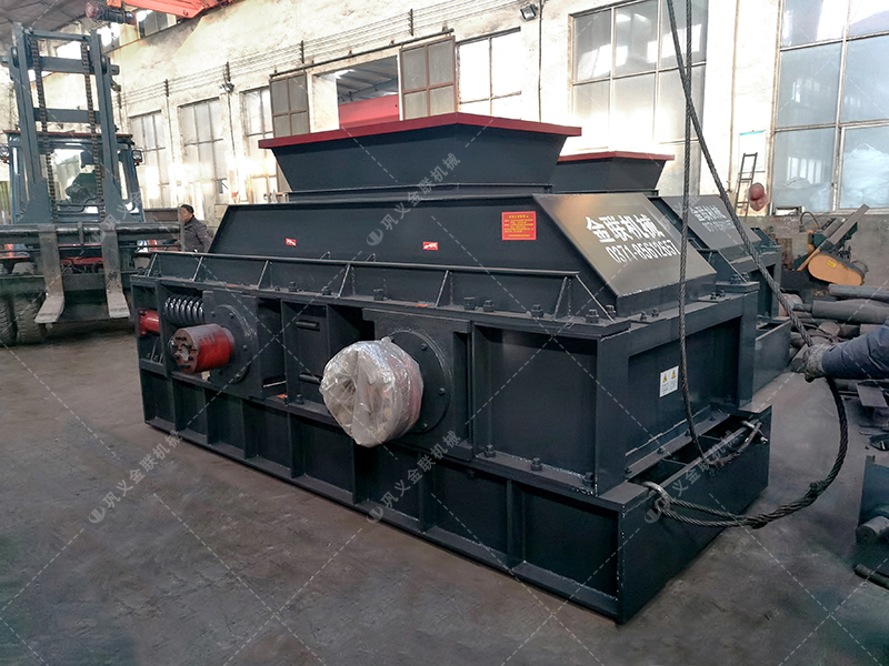 半自動對輥破碎機(jī)發(fā)貨 中大型破碎機(jī)發(fā)往甘肅