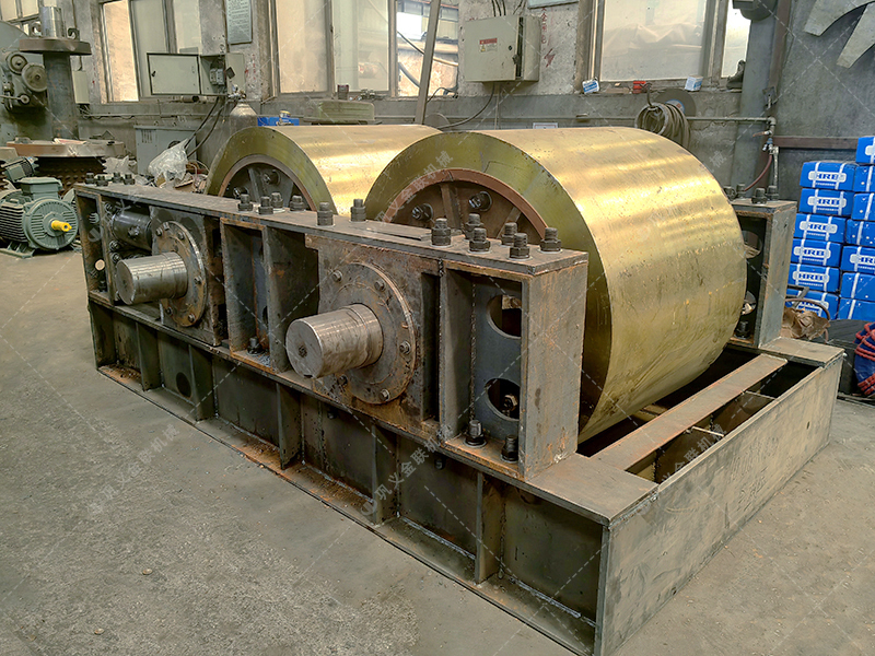 四川綿陽制砂生產(chǎn)線需要配置一臺1210型液壓對輥制砂機 四川綿陽制砂生產(chǎn)線需要配置一臺1210型液壓對輥制砂機